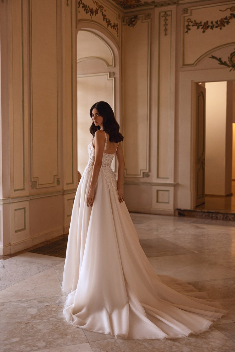 Dress RE247 April from the Royal Elegance collection by Angeo Bridal