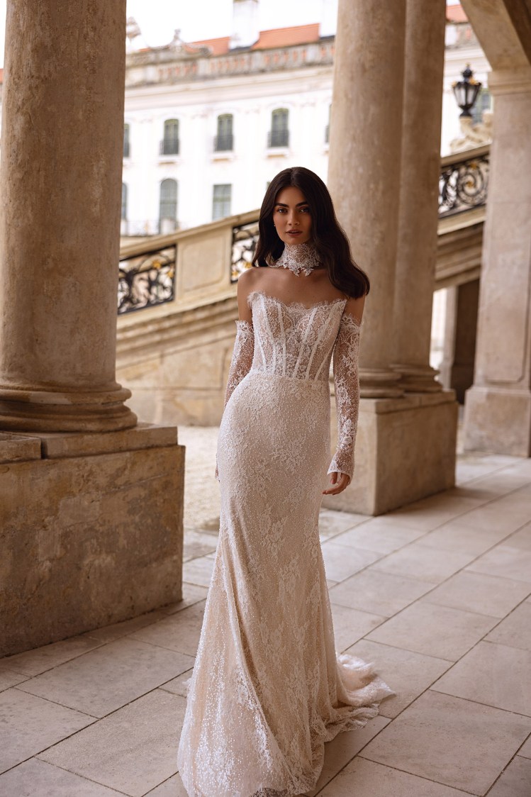 Dress RE248 Lexia from the Royal Elegance collection by Angeo Bridal