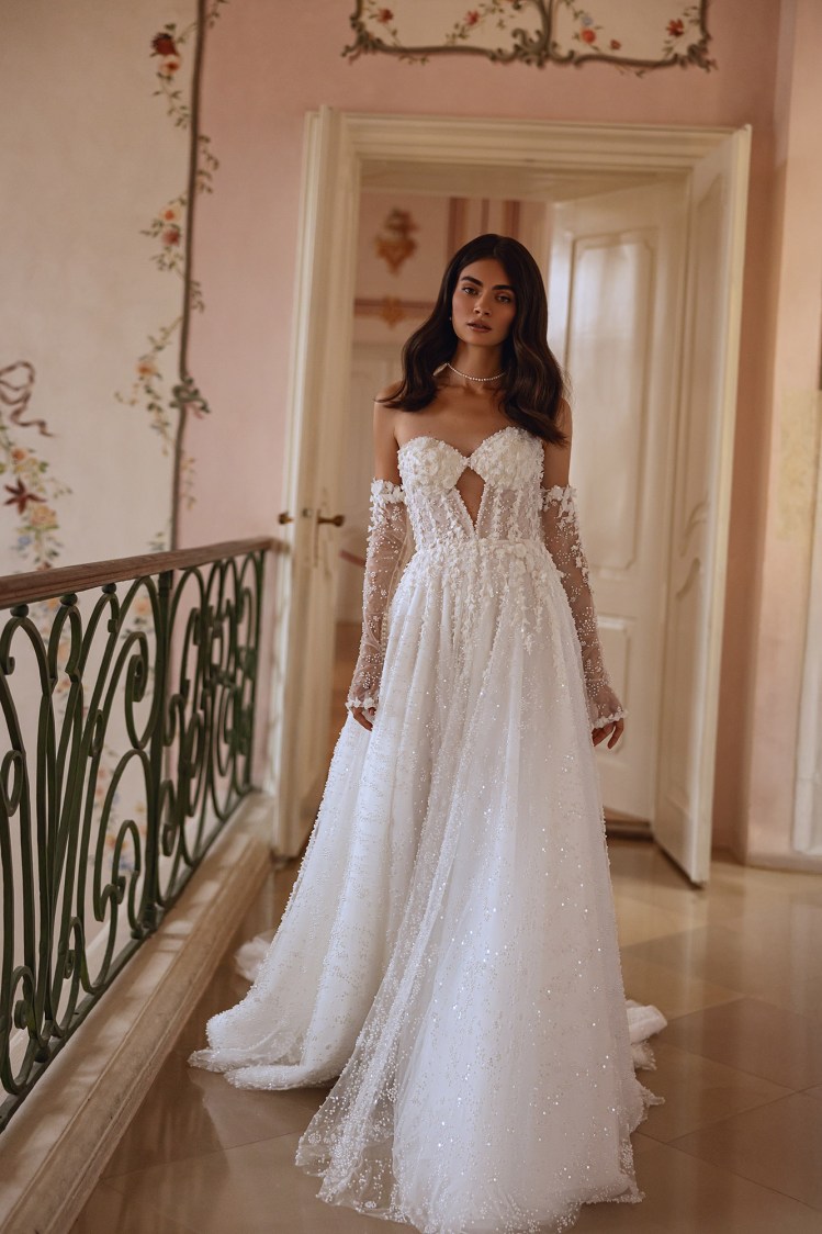Dress RE249 Debby from the Royal Elegance collection by Angeo Bridal