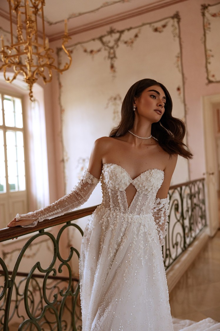 Dress RE249 Debby from the Royal Elegance collection by Angeo Bridal
