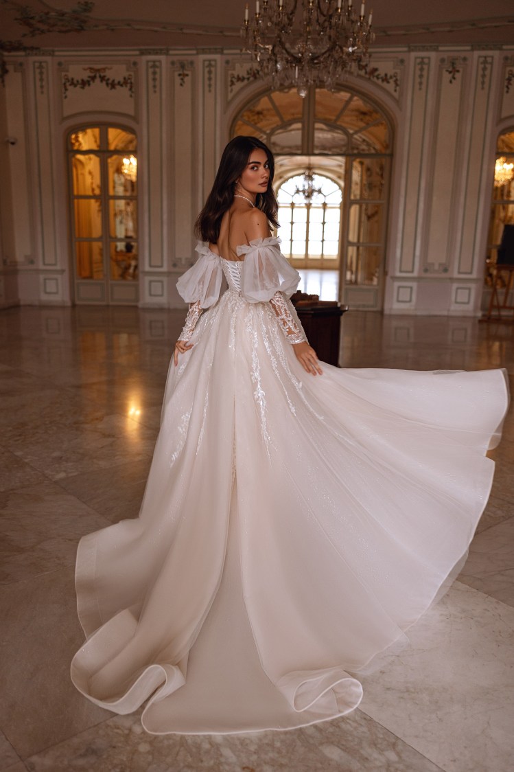 Dress RE250 Zelda from the Royal Elegance collection by Angeo Bridal