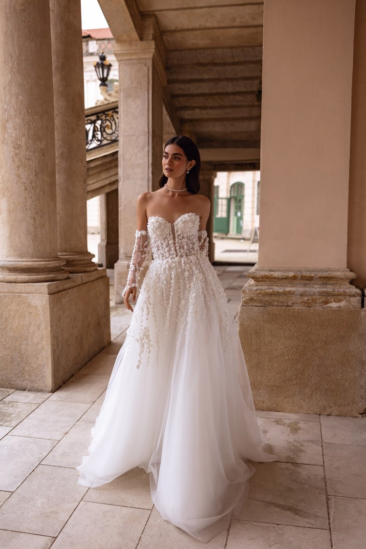 Dress RE254 Sunny from the Royal Elegance collection by Angeo Bridal