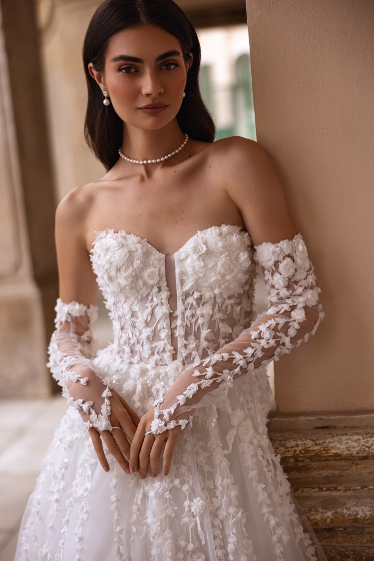 Dress RE254 Sunny from the Royal Elegance collection by Angeo Bridal