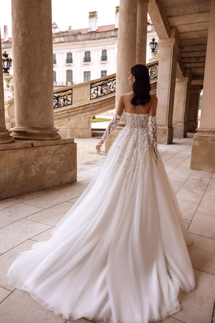 Dress RE254 Sunny from the Royal Elegance collection by Angeo Bridal