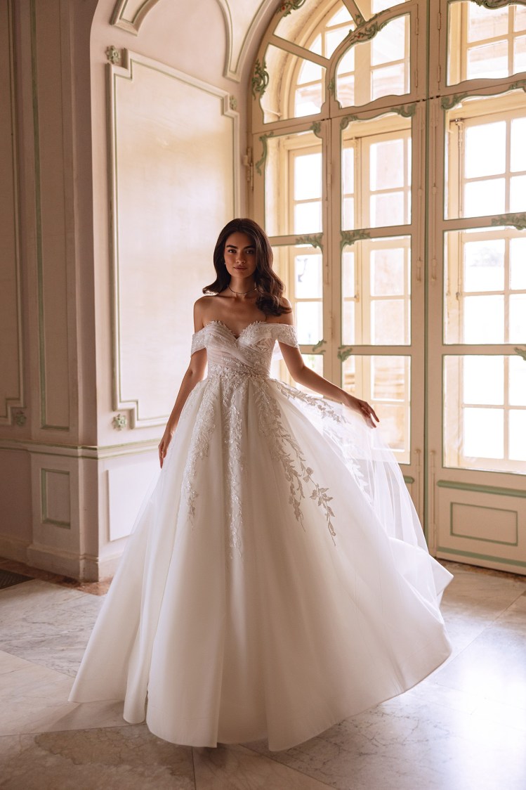 Dress RE257 Lisette from the Royal Elegance collection by Angeo Bridal