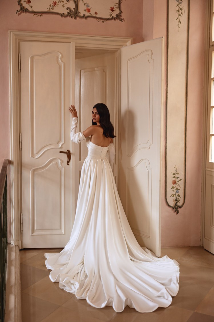 Dress RE258 Tali from the Royal Elegance collection by Angeo Bridal
