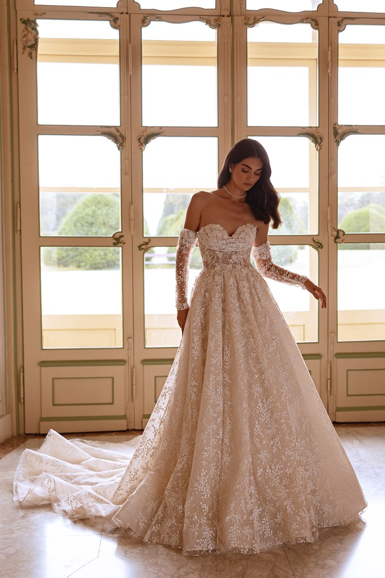 Dress RE259 Flare from the Royal Elegance collection by Angeo Bridal