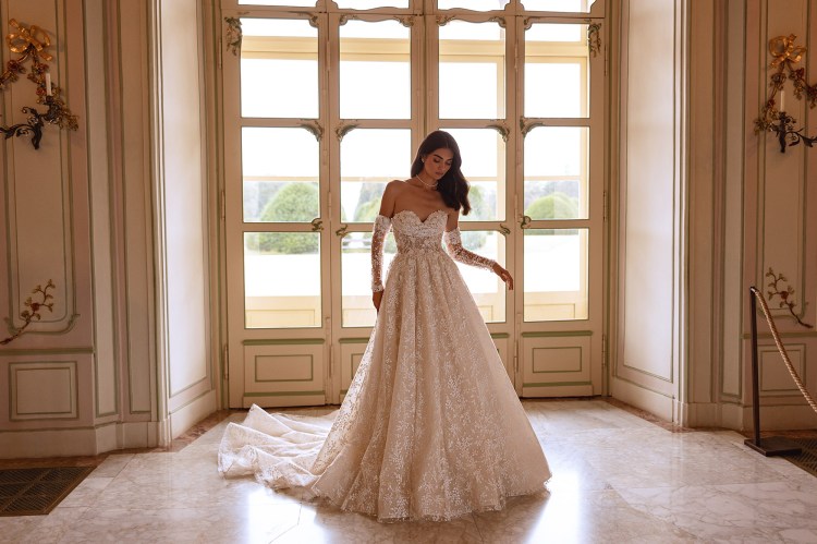Dress RE259 Flare from the Royal Elegance collection by Angeo Bridal