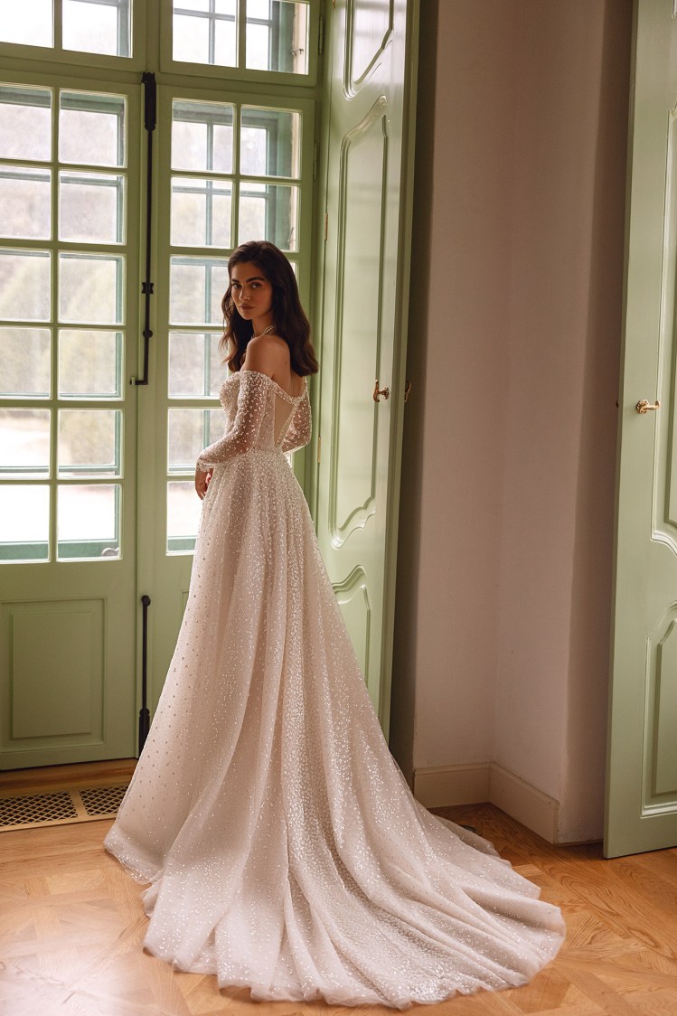 Dress RE260 Trudy from the Royal Elegance collection by Angeo Bridal