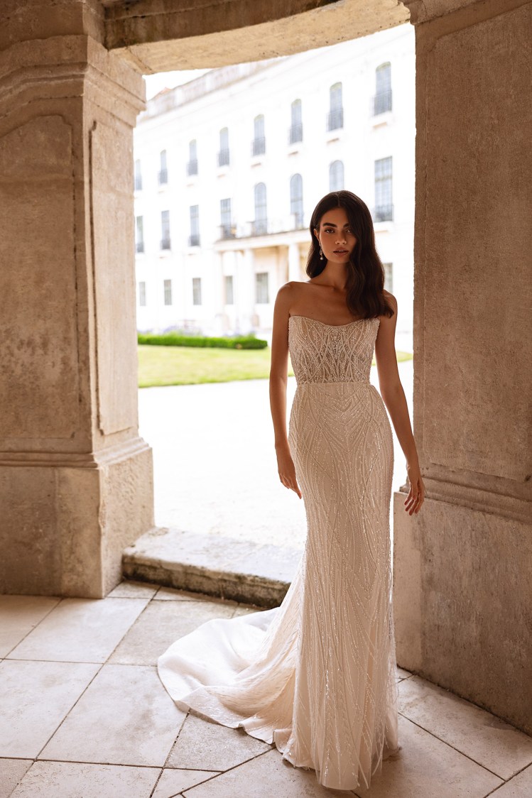 Dress RE261 Lamina from the Royal Elegance collection by Angeo Bridal