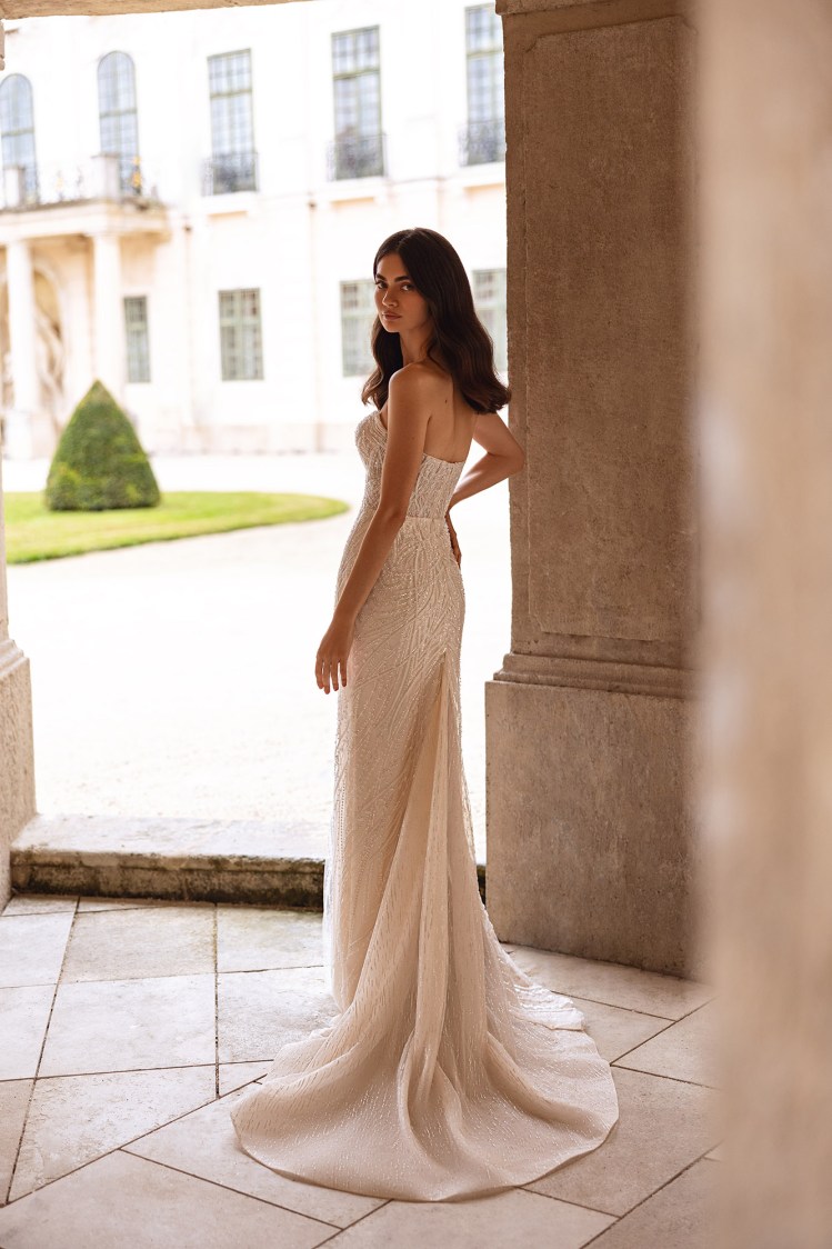 Dress RE261 Lamina from the Royal Elegance collection by Angeo Bridal